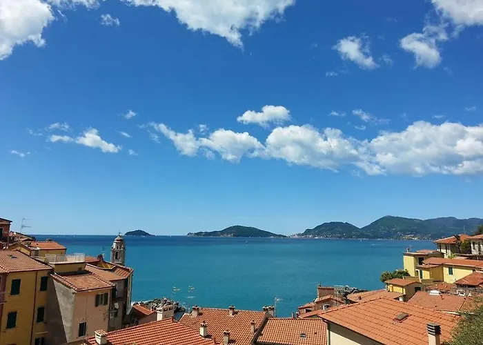 Leccino Sea Cliff Private Garden In Gulf Of Poets *