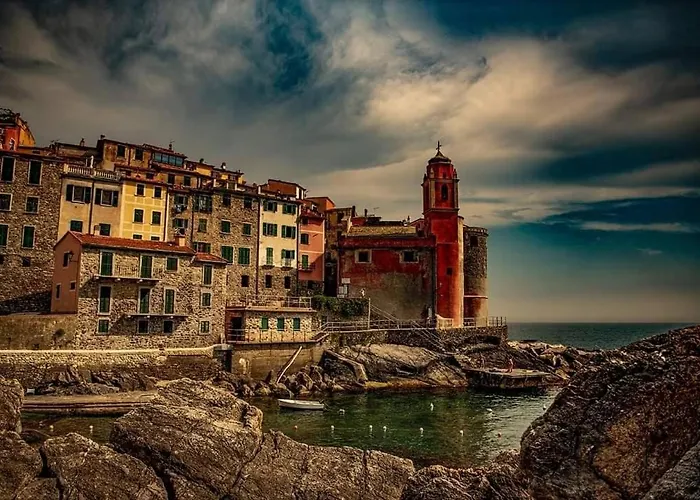 Leccino Sea Cliff Private Garden In Gulf Of Poets *