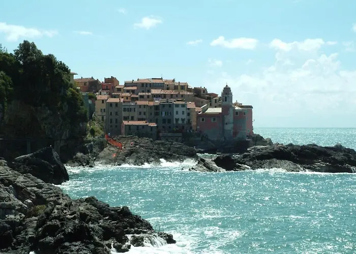 Leccino Sea Cliff Private Garden In Gulf Of Poets *