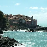Leccino Sea Cliff Private Garden In Gulf Of Poets *